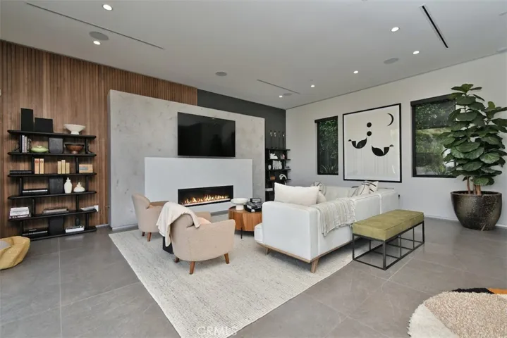 14753 Round Valley, Sherman Oaks, California 91403