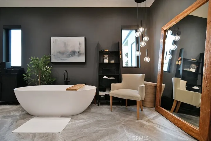 14753 Round Valley, Sherman Oaks, California 91403