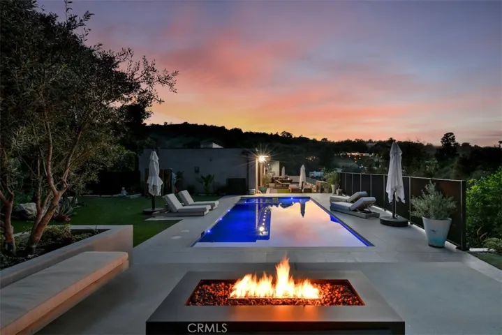 14753 Round Valley, Sherman Oaks, California 91403