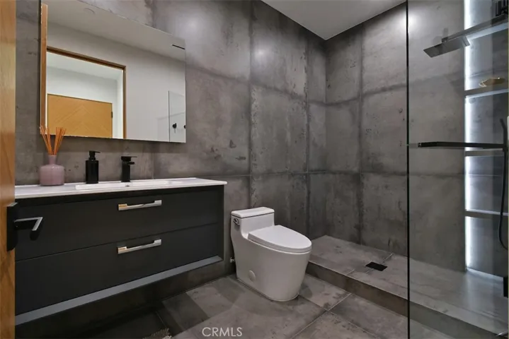 14753 Round Valley, Sherman Oaks, California 91403