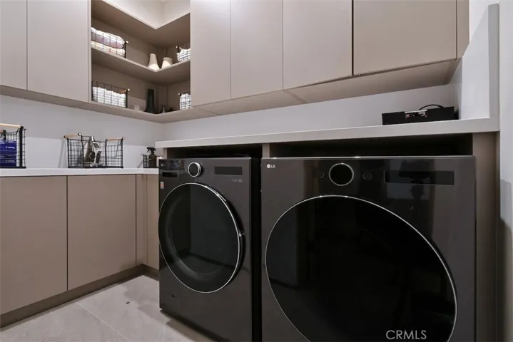 14753 Round Valley, Sherman Oaks, California 91403