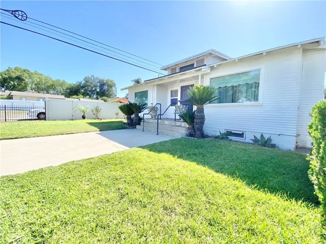 412 E Grand Boulevard, Corona, California 92879