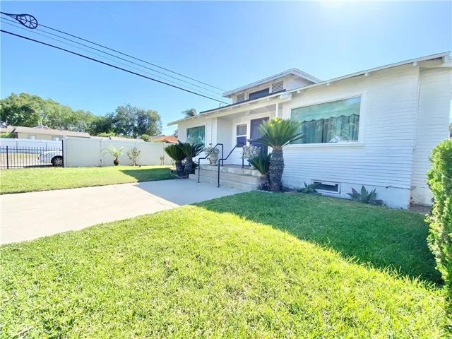 412 E Grand Boulevard, Corona, California 92879