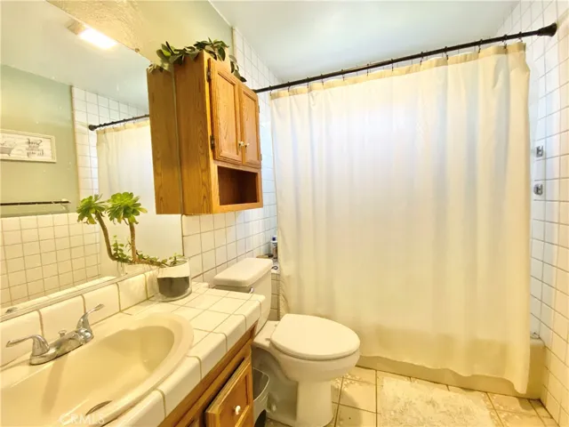 412 E Grand Boulevard, Corona, California 92879