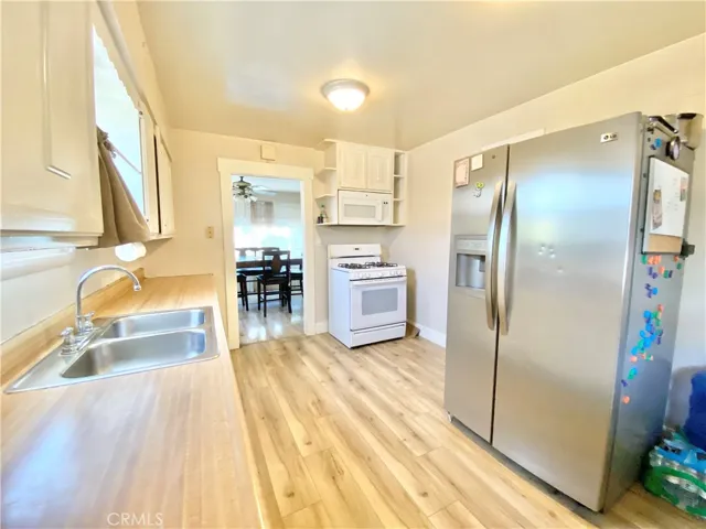 412 E Grand Boulevard, Corona, California 92879