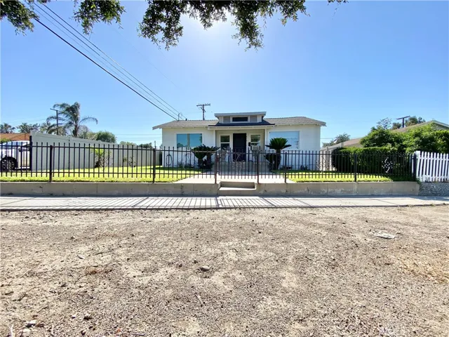 412 E Grand Boulevard, Corona, California 92879