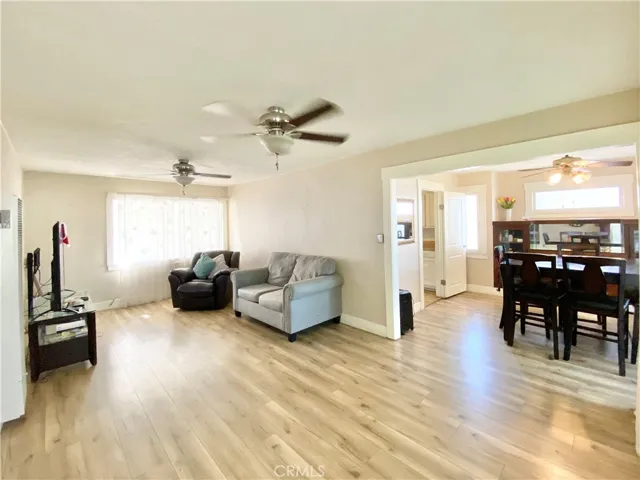 412 E Grand Boulevard, Corona, California 92879