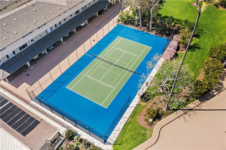 Tennis/pickleball court
