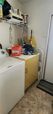 Laundry room has outdoor access