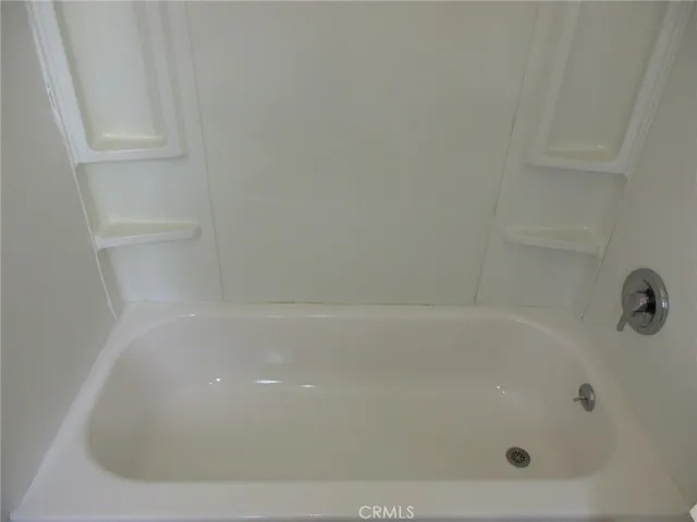 3080 - BATHTUB
