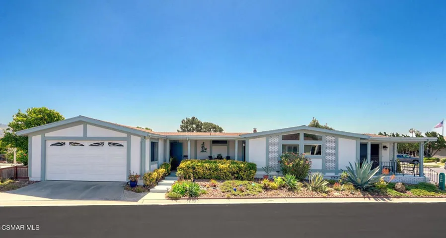 004_64_poinsettia_gardens_drive_-front