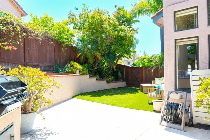 Large Sideyard