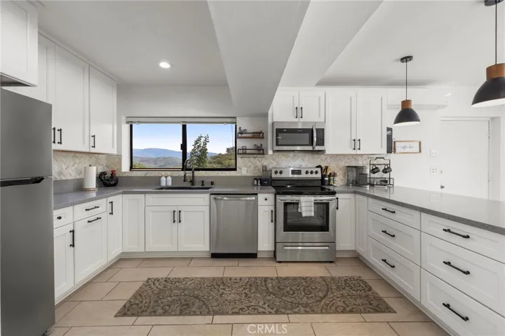 2160 Puerto Del Mundo, Fallbrook, California 92028