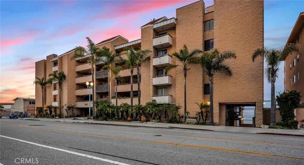 Sunsets from your west-facing oceanfront condo front-row seats to the Pacific every evening.