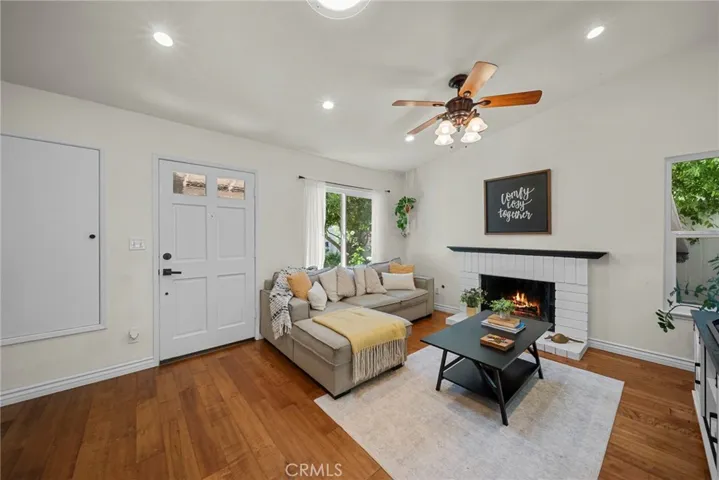 This fireplace flames have been virtually added.