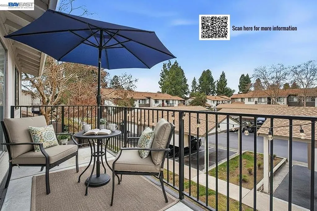Deck, virtually staged.