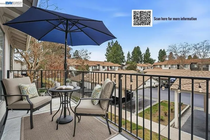 Deck, virtually staged.