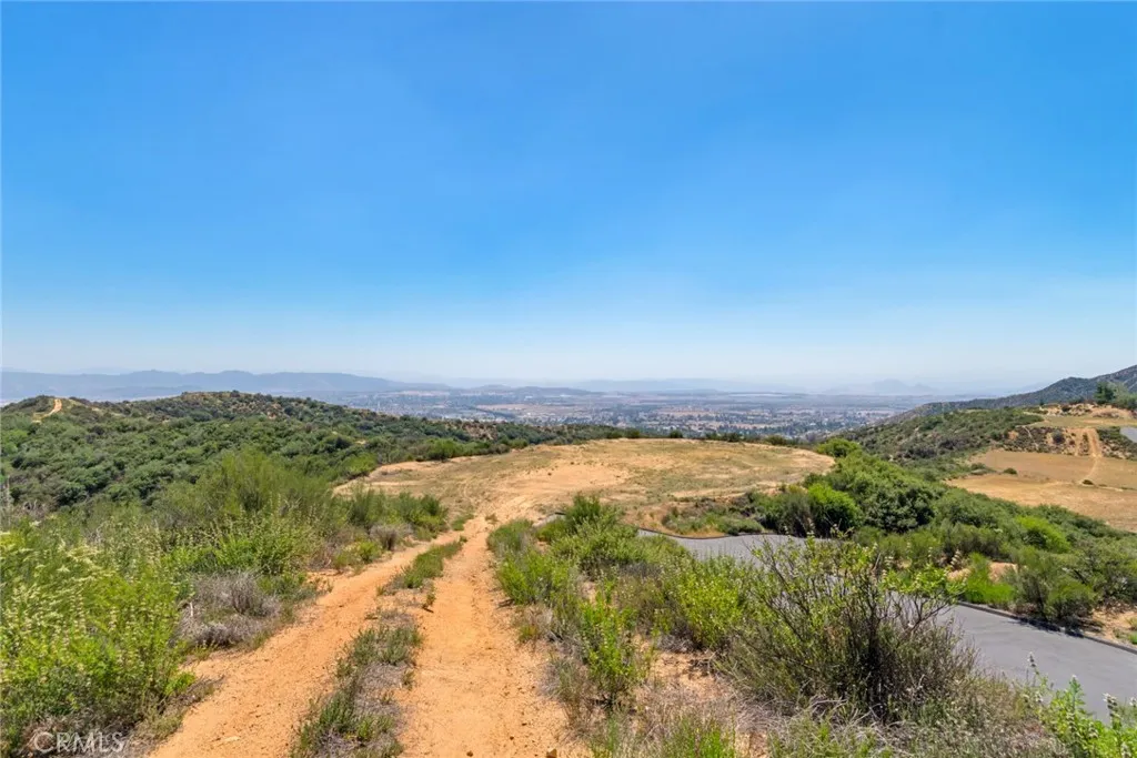 Lot #11 Enjoys the spectacular view of the entire pass area and beyond.