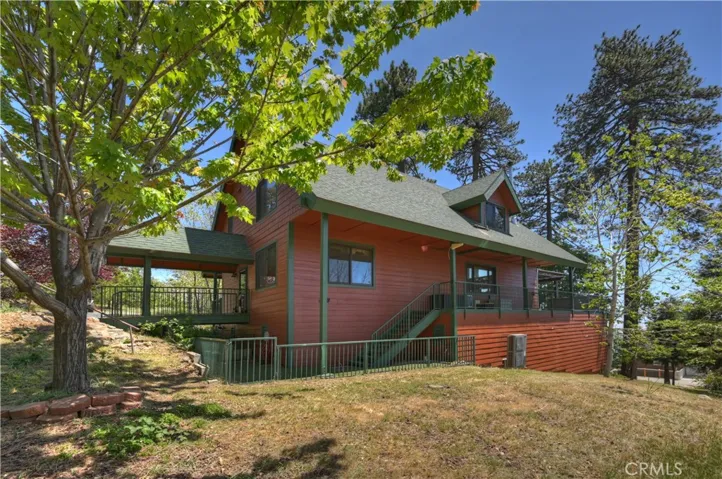 Right Side Exterior With A/C And Dog Run