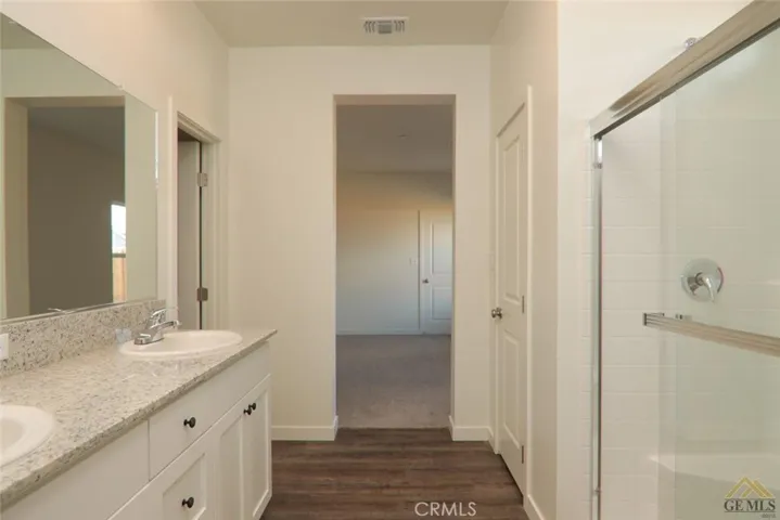802 Kidlington Court, Bakersfield, California 93307