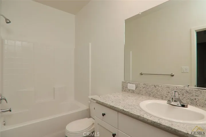 802 Kidlington Court, Bakersfield, California 93307