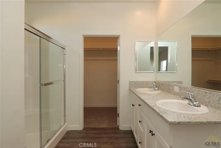 802 Kidlington Court, Bakersfield, California 93307
