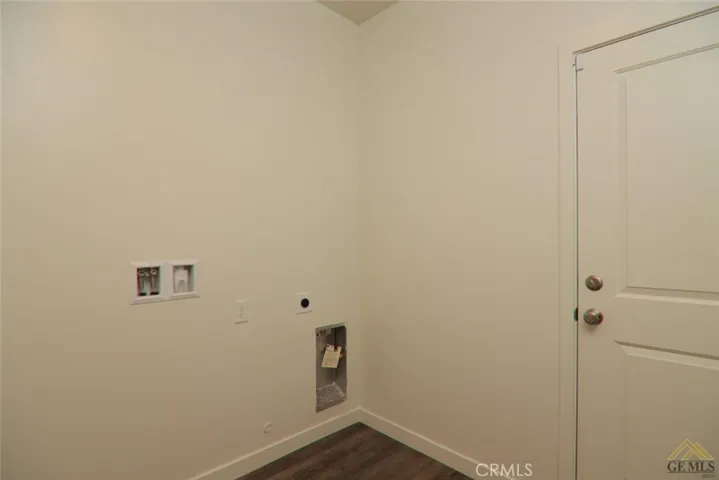 802 Kidlington Court, Bakersfield, California 93307