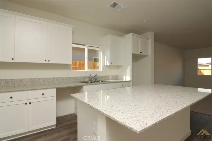 802 Kidlington Court, Bakersfield, California 93307