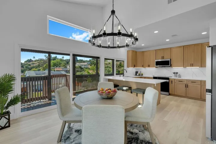 Beautiful Dining room flows effortlessly into the kitchen, tons of light