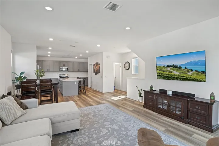 Living Room (Second level)