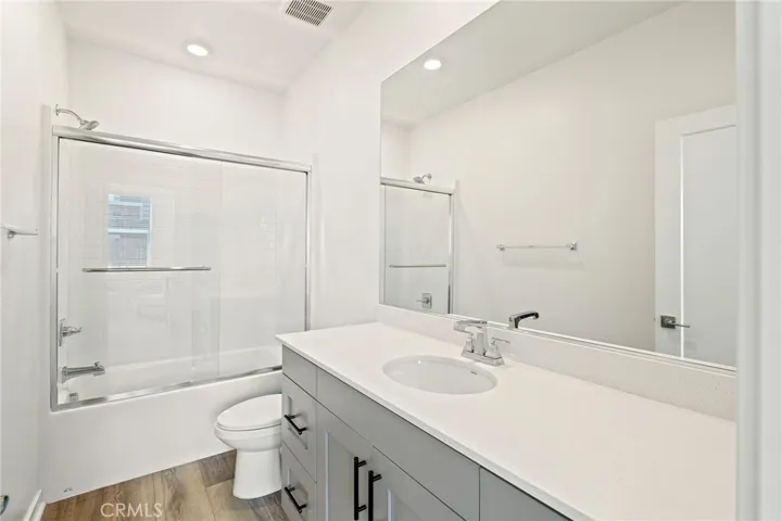 Secondar bathroom