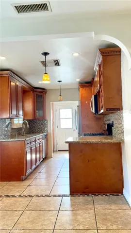 6517 White Oak Ave, Reseda, California 91335