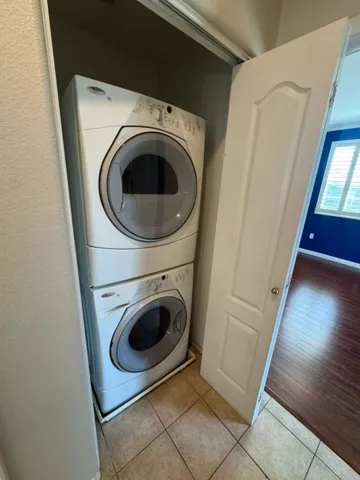LAUNDRY CLOSET