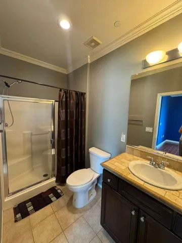 MASTER BEDROOM BATHROOM