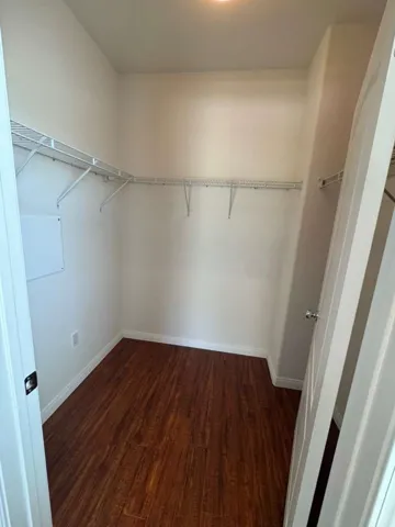 MASTER BEDROOM WALK-IN CLOSET