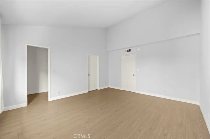 5115 Kester 7, Sherman Oaks, California 91403