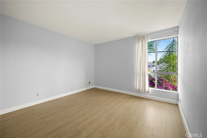 5115 Kester 7, Sherman Oaks, California 91403