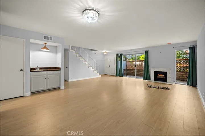 5115 Kester 7, Sherman Oaks, California 91403