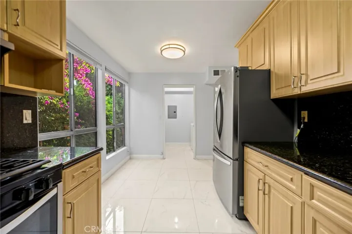 5115 Kester 7, Sherman Oaks, California 91403