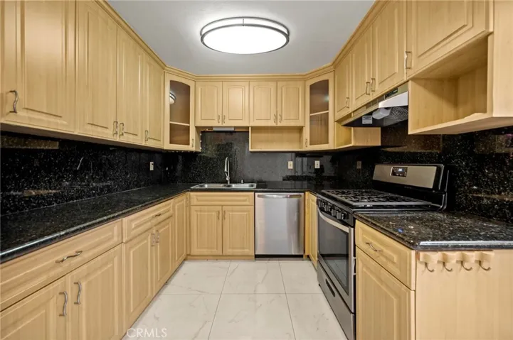 5115 Kester 7, Sherman Oaks, California 91403