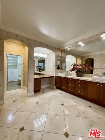 Primary bath