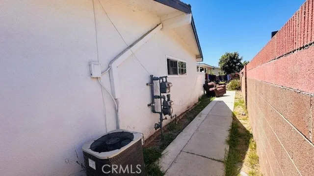 Right side gate: Leads to the rear