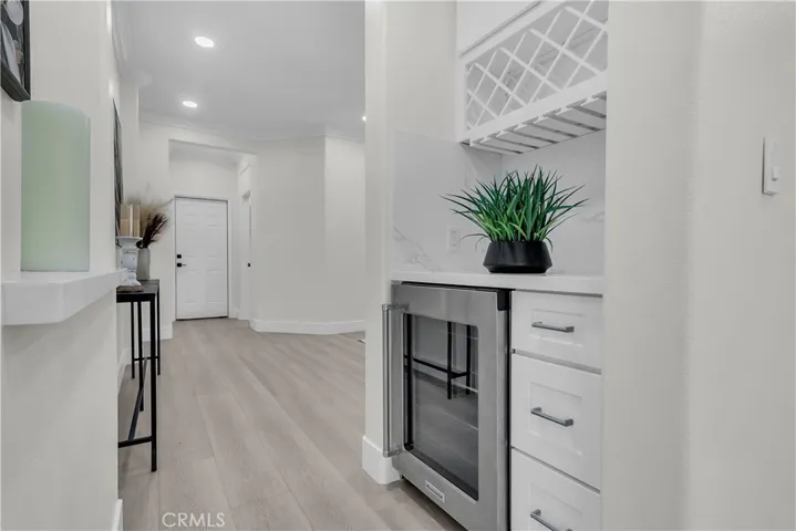 WINE COOLER & WINE RACK