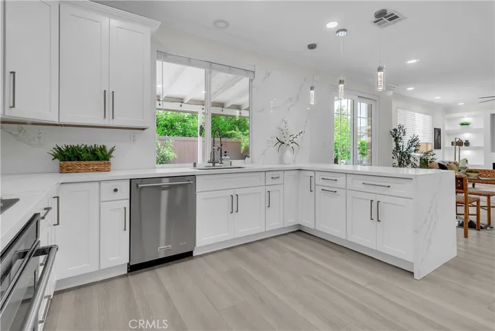 WATERFALL QUARTZ FULL SLAB BACKSPLASH