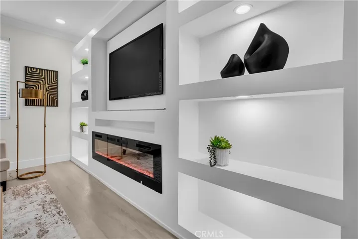FAMILY ROOM BUILT INS