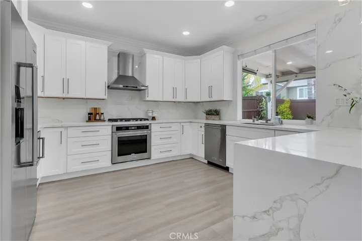UPGRADED NEW KITCHEN CABINETS & HANDLES!