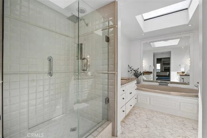 616 Cuprien Primary Bath