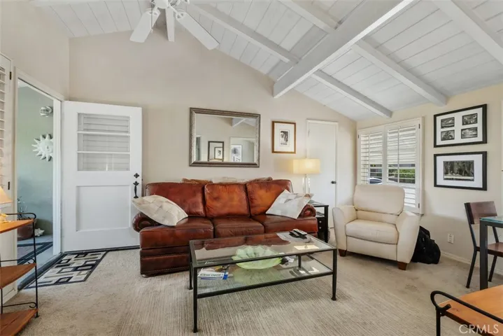 620 Curprien Living room