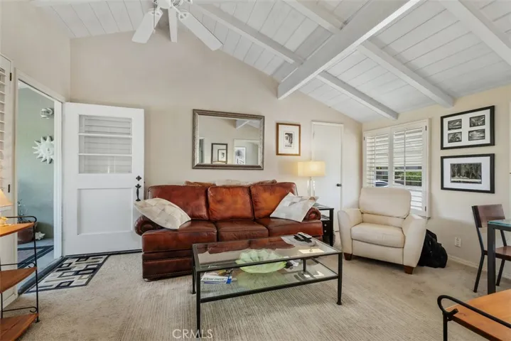620 Curprien Living room