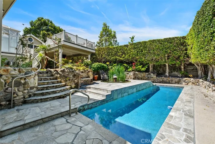 616 Curprien Lap Pool